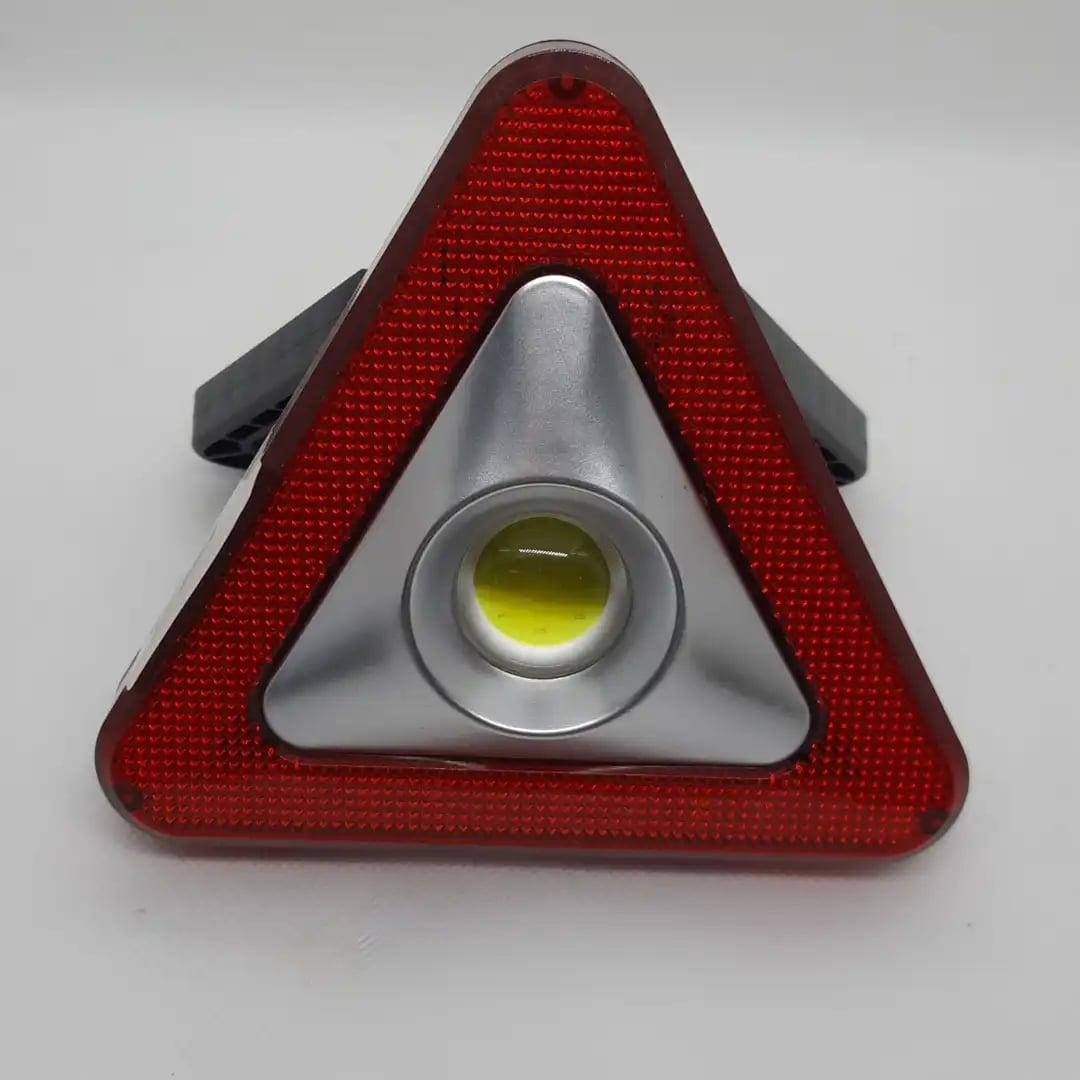 Trokut sa LED svjetlom 3