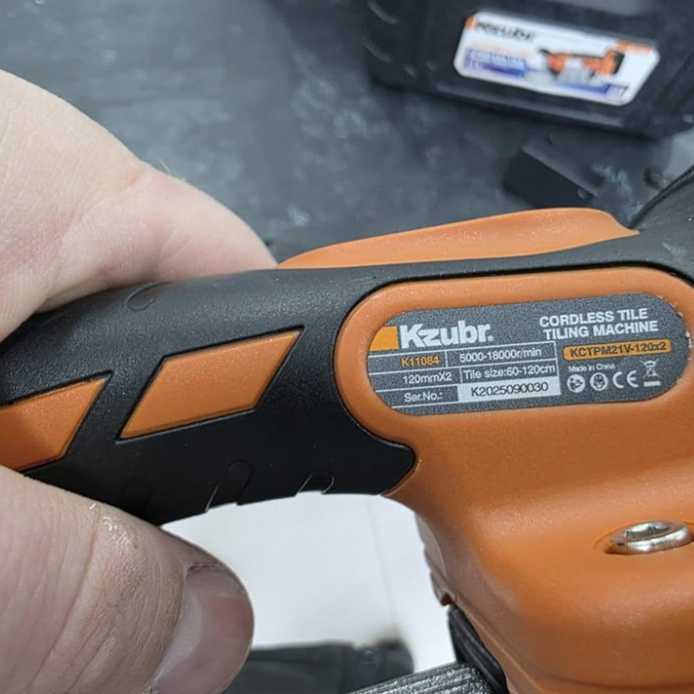 KZUBR Aku dupli vibrator i vakuum za pločice 21V / 2 baterije / 120 mm – KCTPM21V-120X2 — slika 4