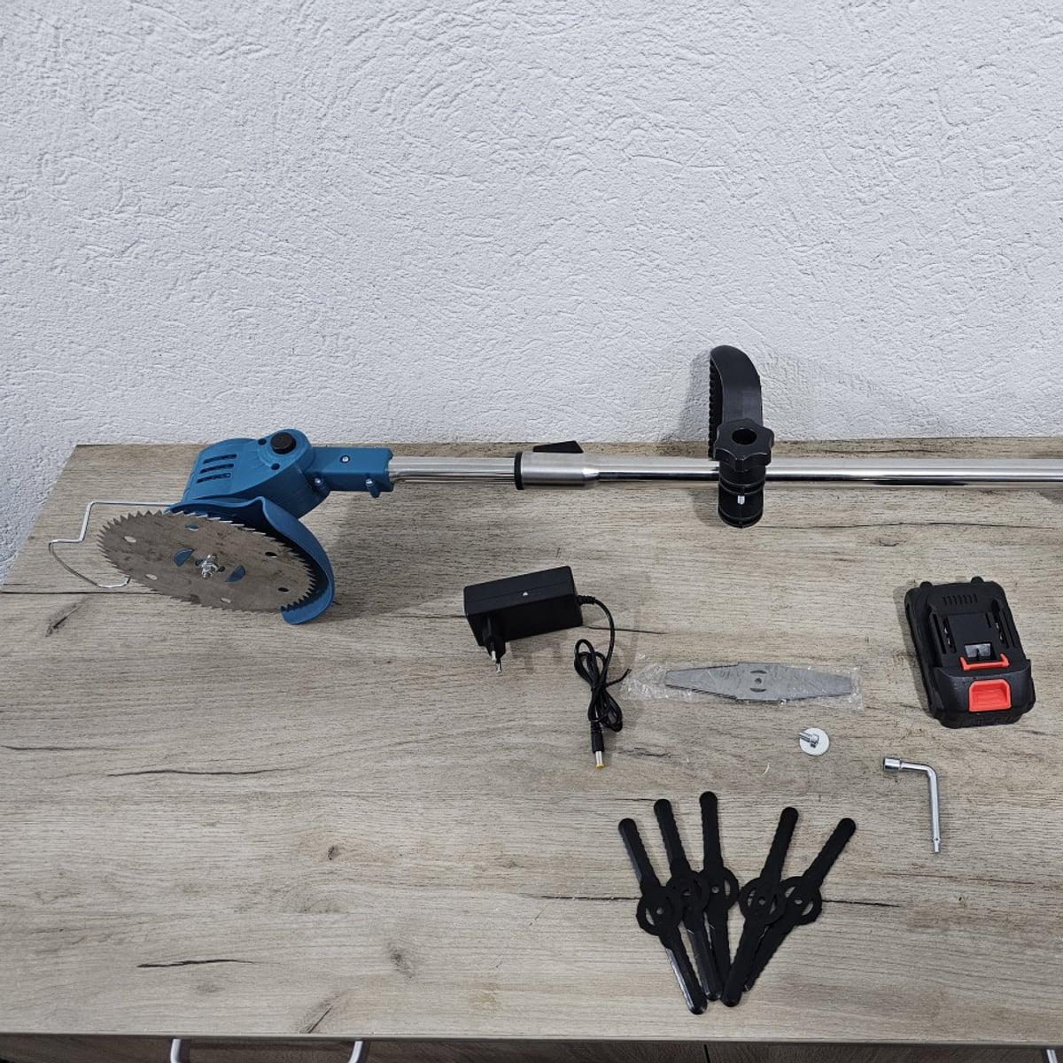 Aku trimer MAKITA sa 2 baterije i 7 nastavaka